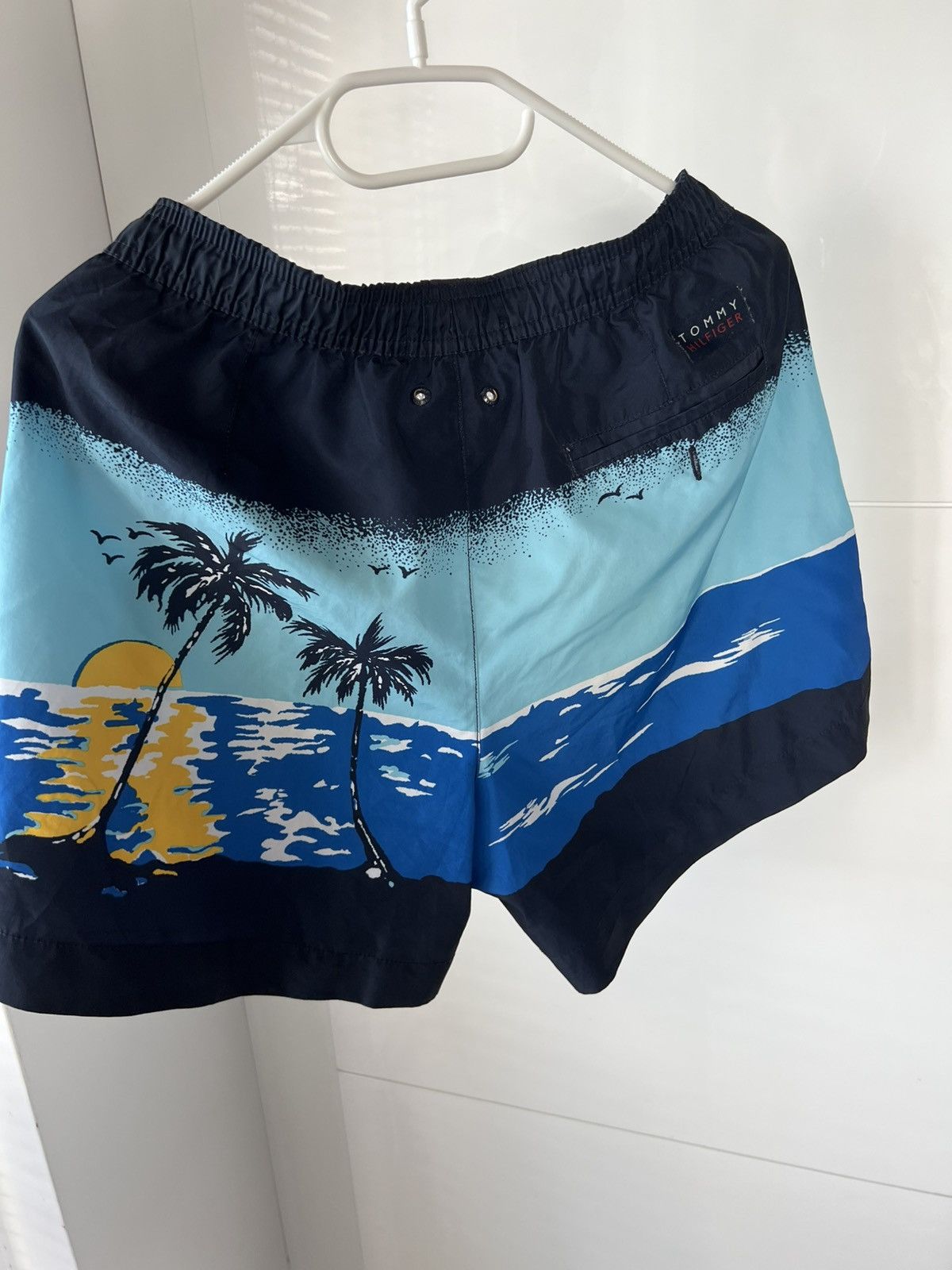 Tommy Hilfiger Tommy Hilfiger Overprinted Bahama Beach Swimming Shorts Size US 30 / EU 46 - 4 Thumbnail