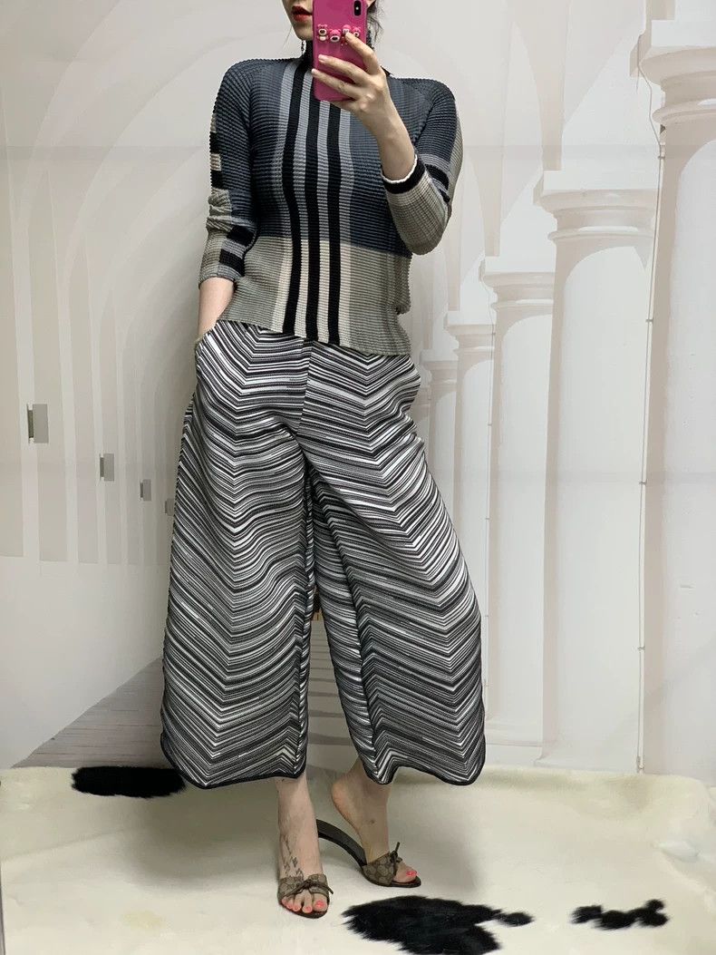 Issey Miyake Issey Miyake Two-tone pleated top Size S / US 4 / IT 40 - 1 Thumbnail