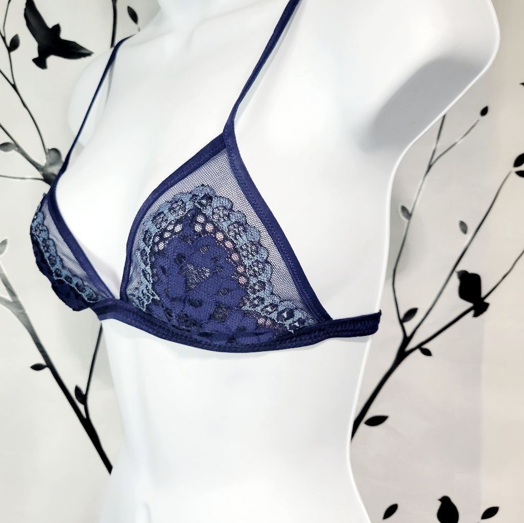 Victoria's Secret Victoria's Secret two-tone blue lace unlined bralette sz xs Size ONE SIZE - 2 Thumbnail