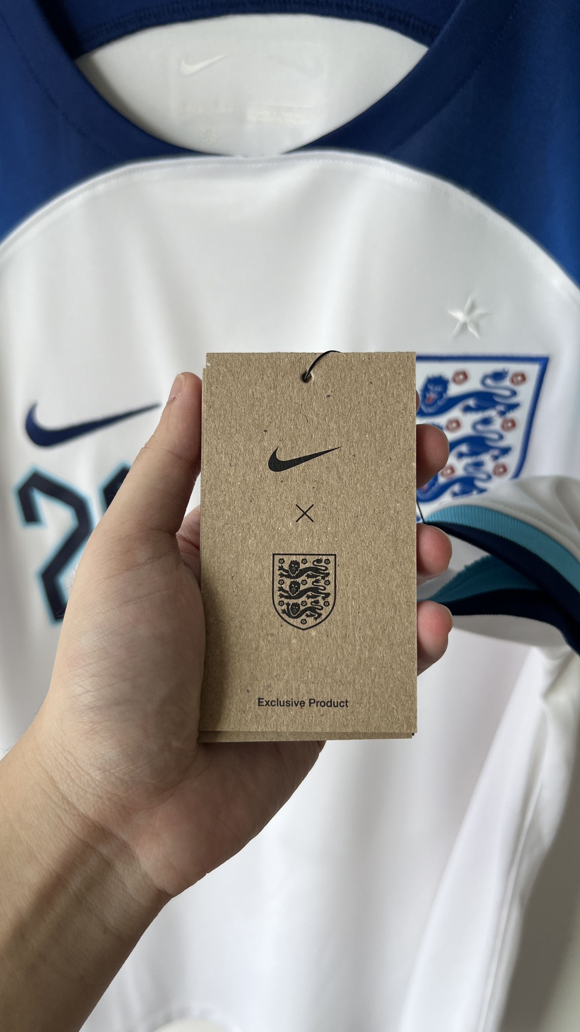 Nike (L) England 2022-23 Home Shirt Bellingham #22 (New) Kit Size US L / EU 52-54 / 3 - 4 Thumbnail