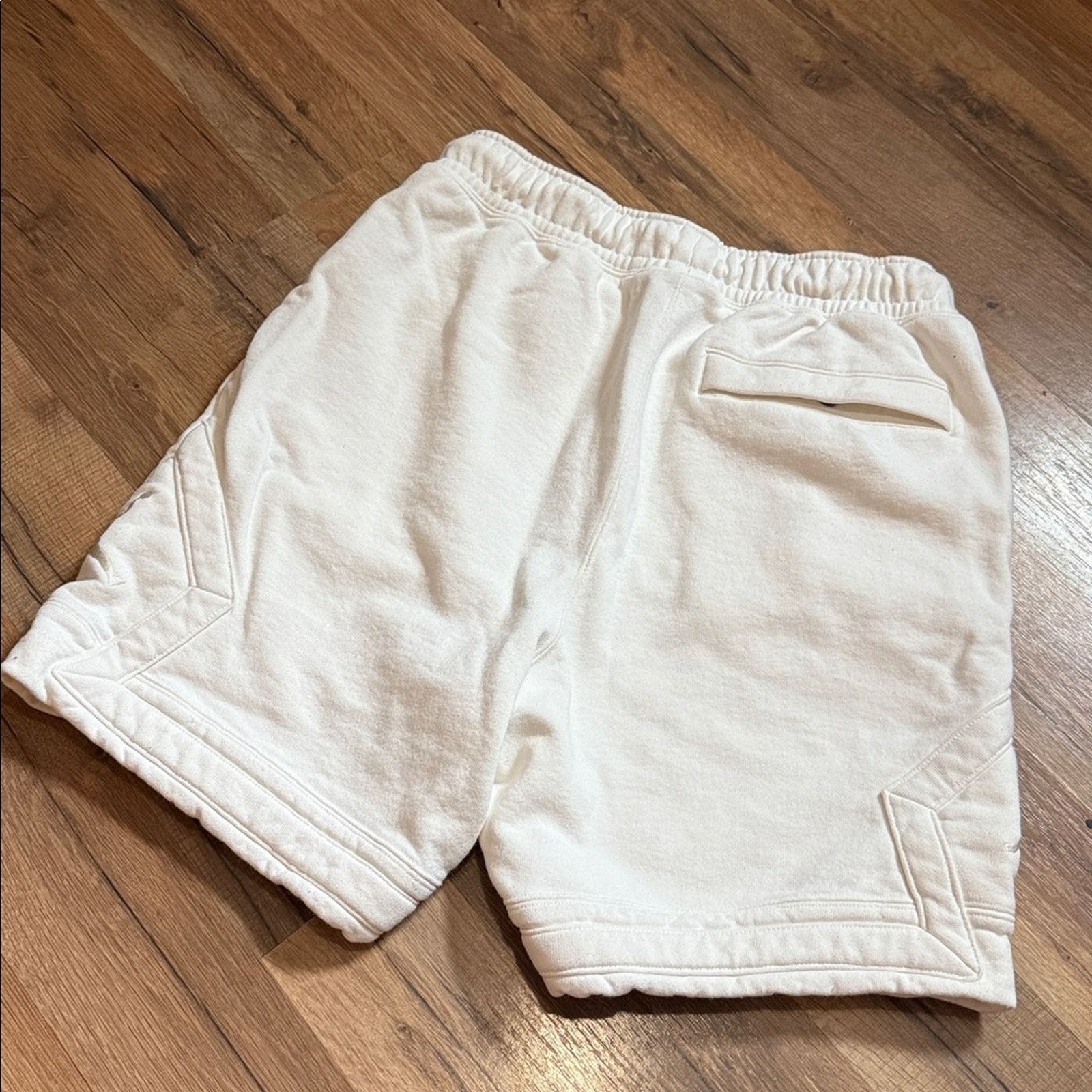 Jordan Brand Air Jordan Diamond Fleece Shorts Size US 26 / EU 42 - 3 Thumbnail