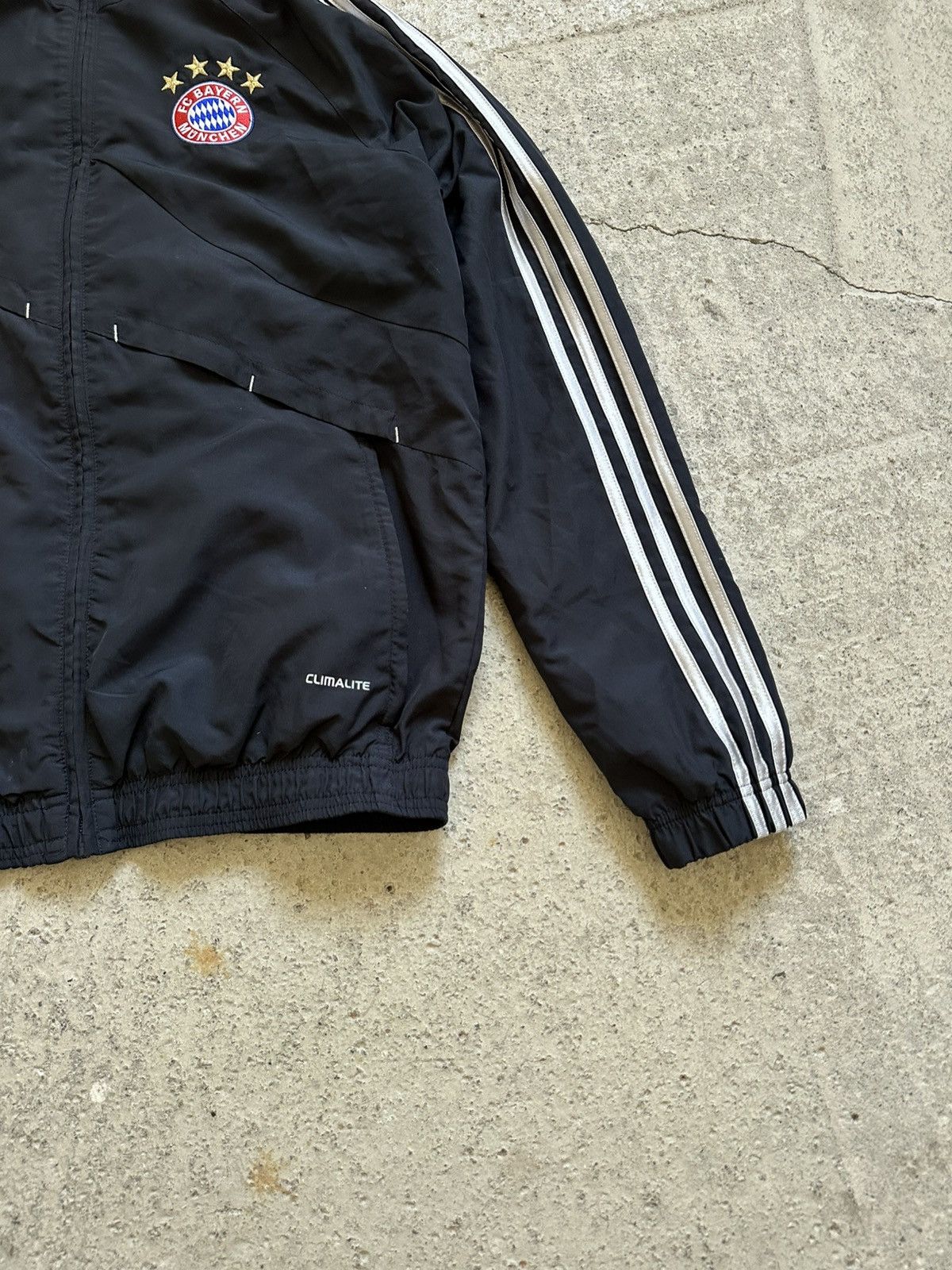 Adidas Vintage Adidas Suit UEFA FC BUYERN MUNCHEN Black size - S Size 46L - 3 Thumbnail