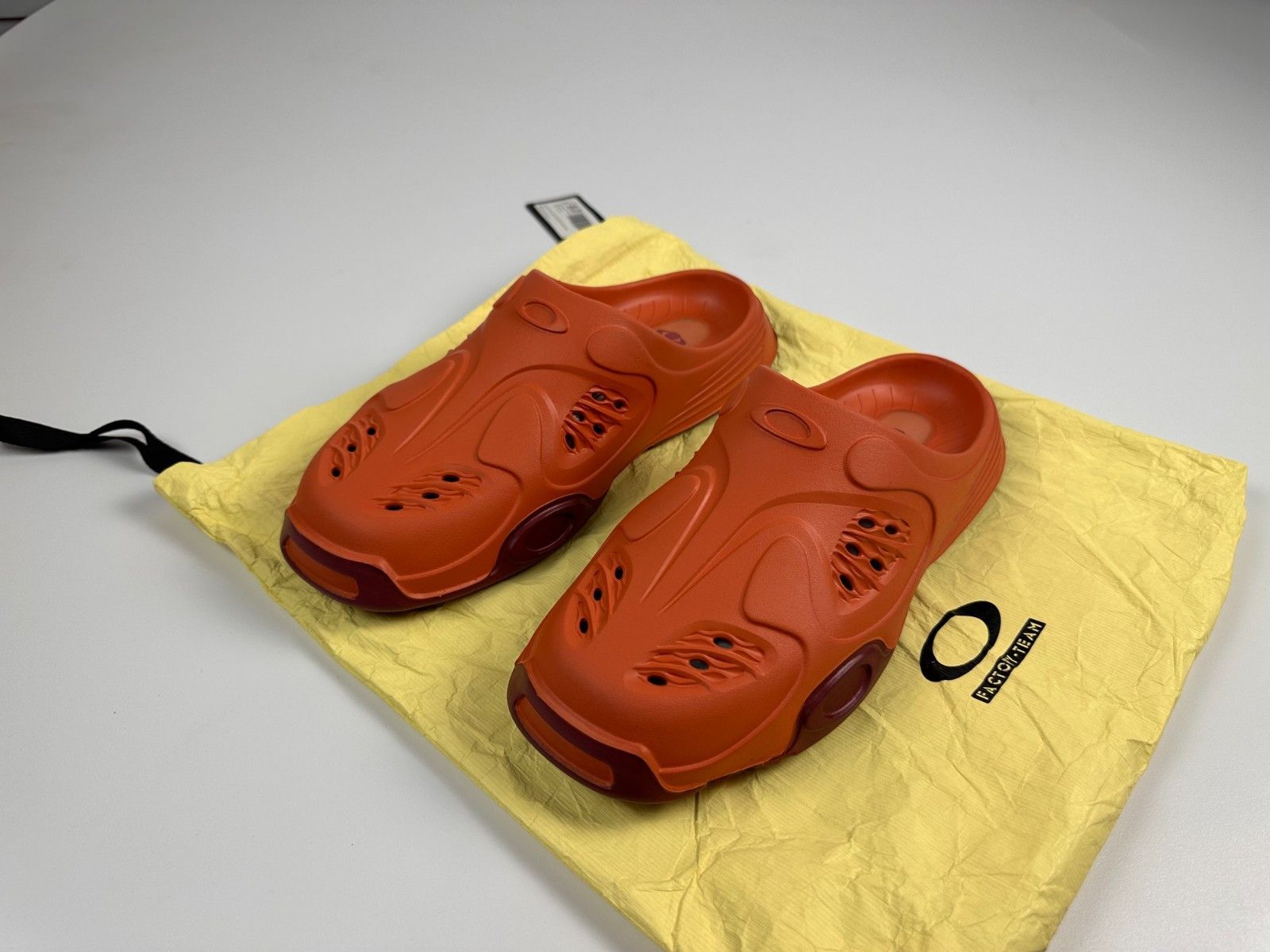 Oakley Oakley Factory Team Brain Dead Paguro slide Rust Orange US9 Size US 9 / EU 42 - 1 Thumbnail
