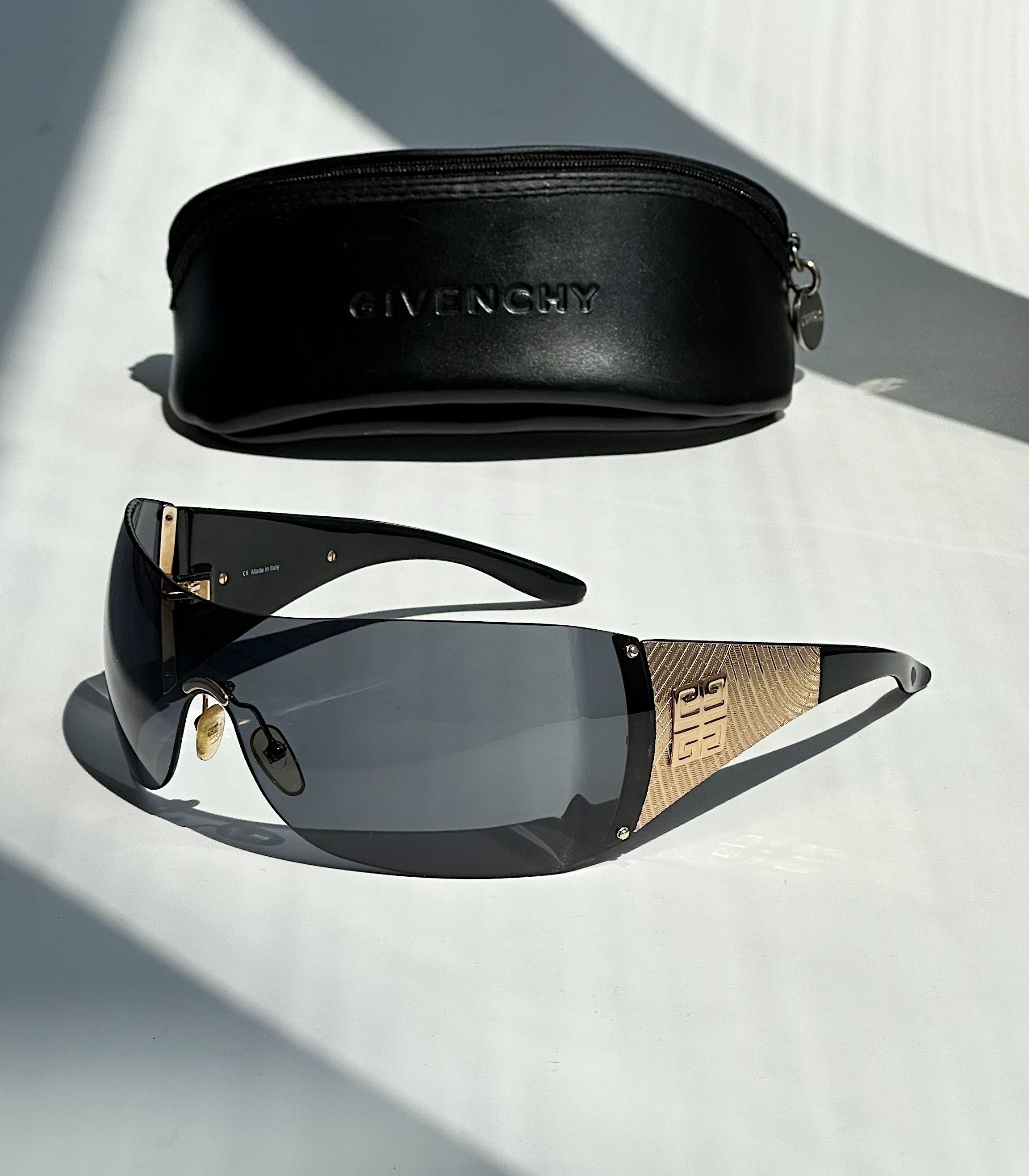 image of Givenchy Logo Mask Sunglasses Y2K Vintage Sgv253 Archive in Black, Men's