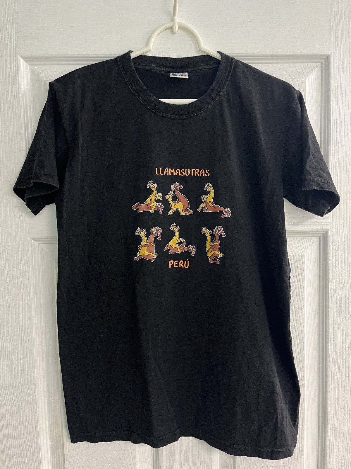 Vintage Vintage Rufyars Llamasutras Peru Freaky Llamas Sex Tshirt Size US M / EU 48-50 / 2 - 1 Thumbnail
