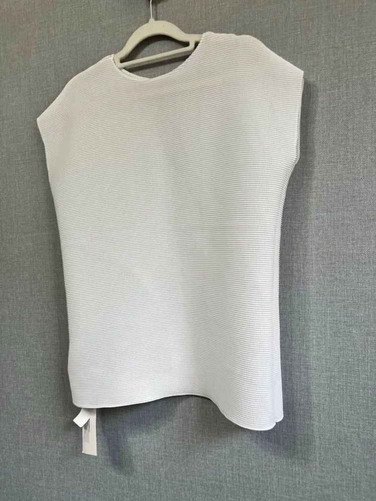 Issey Miyake Issey Miyake size:one size White pleated vest Size S / US 4 / IT 40 - 1 Thumbnail