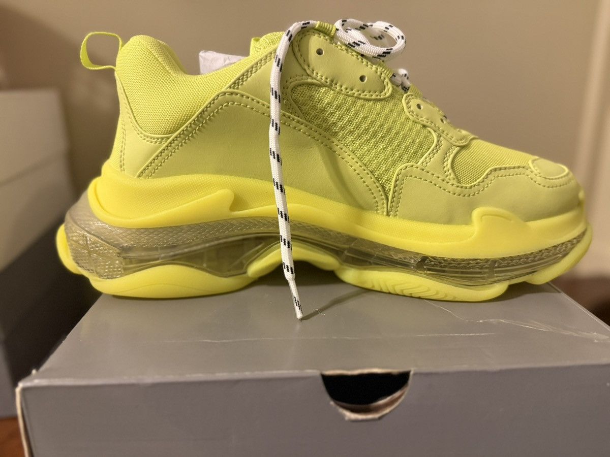 Balenciaga Balenciaga Triple S BRAND NEW Size US 11 / EU 44 - 6 Thumbnail