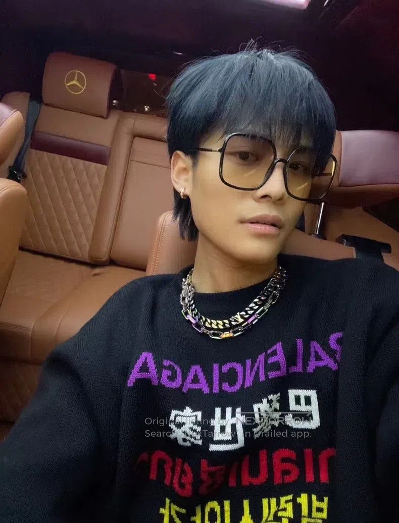 Balenciaga Balenciaga Black Rainbow Multilingual Knit Sweater/Sweatsh Size US L / EU 52-54 / 3 - 7 Thumbnail