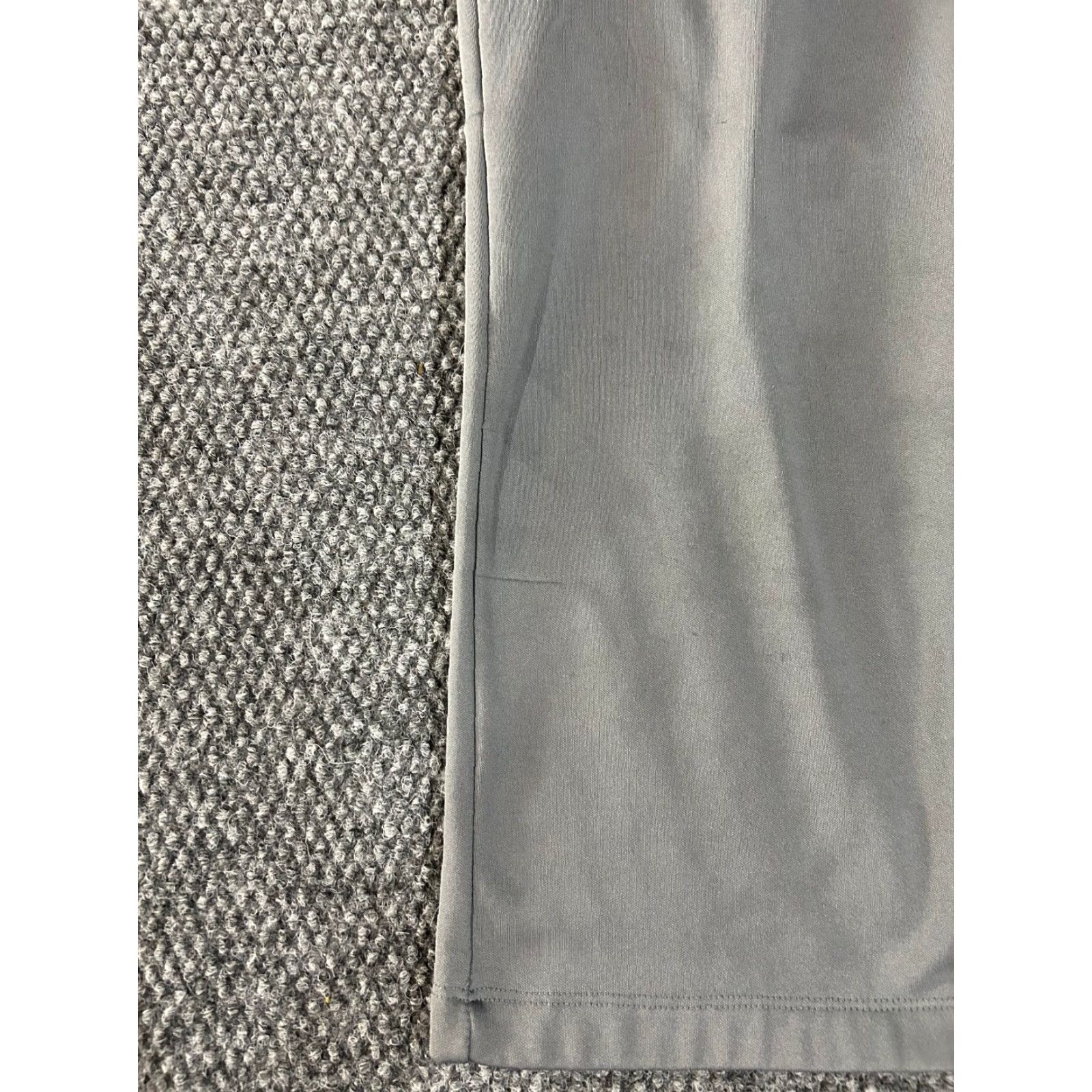 Nike Nike athletic pants Mens Small gray Dri Fit training joggers logo Pants Mens Regular Inseam 28 in Straight Sweatpants Logo Adjustable Drawstring Size US 33 - 3 Thumbnail