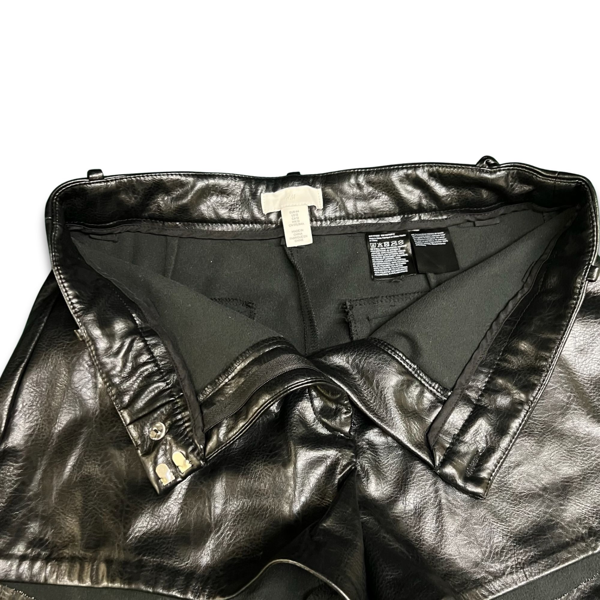H&M H&M Black Faux Leather Mini Shorts Size 12 Womens High-Waist Size 34" / US 12 / IT 48 - 4 Thumbnail