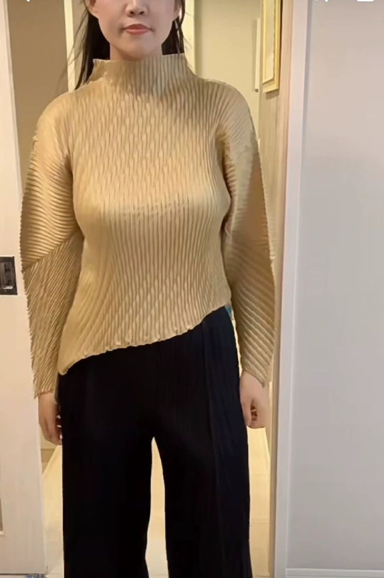 Issey Miyake Issey Miyake size:2 Moonlight gold fish-scale top Size XS / US 0-2 / IT 36-38 - 5 Thumbnail