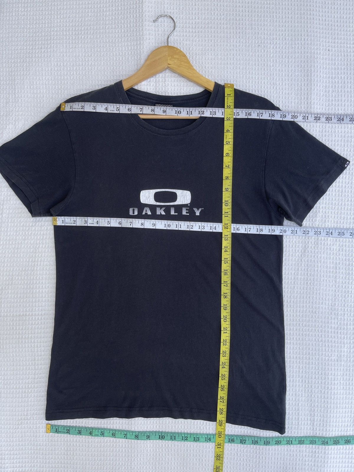 Oakley Rare🔥Vintage 09’OAKLEY Center Logo T-Shirt Size US L / EU 52-54 / 3 - 13 Thumbnail