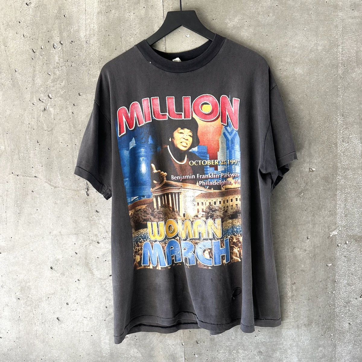 Vintage 90’s FADED Million Woman March T-Shirt Size US XL / EU 56 / 4 - 1 Thumbnail