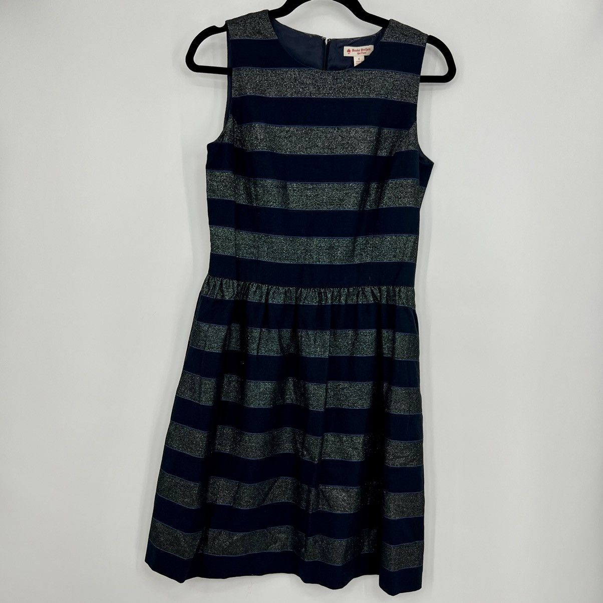 Brooks Brothers NWT Brooks Brothers Red Fleece Striped Metallic Sleeveless Size M / US 6-8 / IT 42-44 - 3 Thumbnail