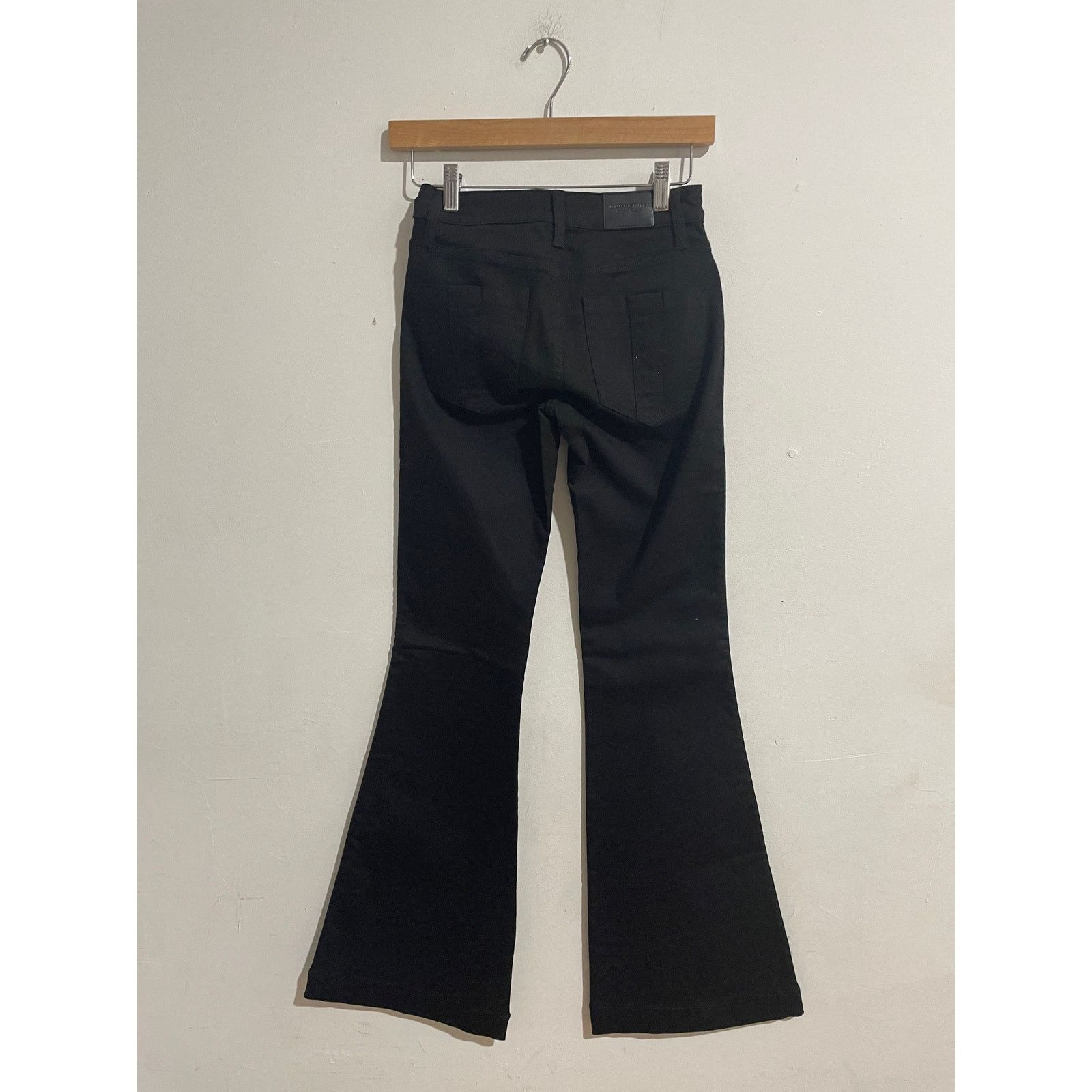 Burberry BURBERRY BLACK FLARE JEANS PREOWNED SIZE 26 Size US 26 / EU 42 - 1 Thumbnail