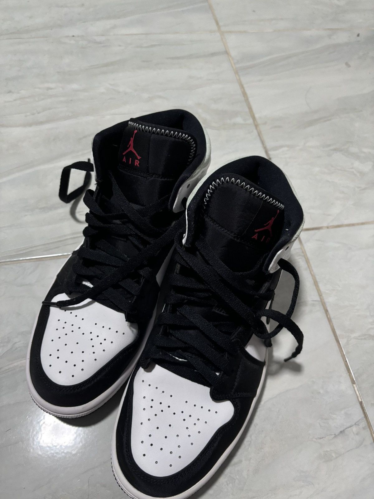 Nike AIR JORDAN 1 MID SE “RED BLACK TOE” Size US 8.5 / EU 41-42 - 5 Thumbnail