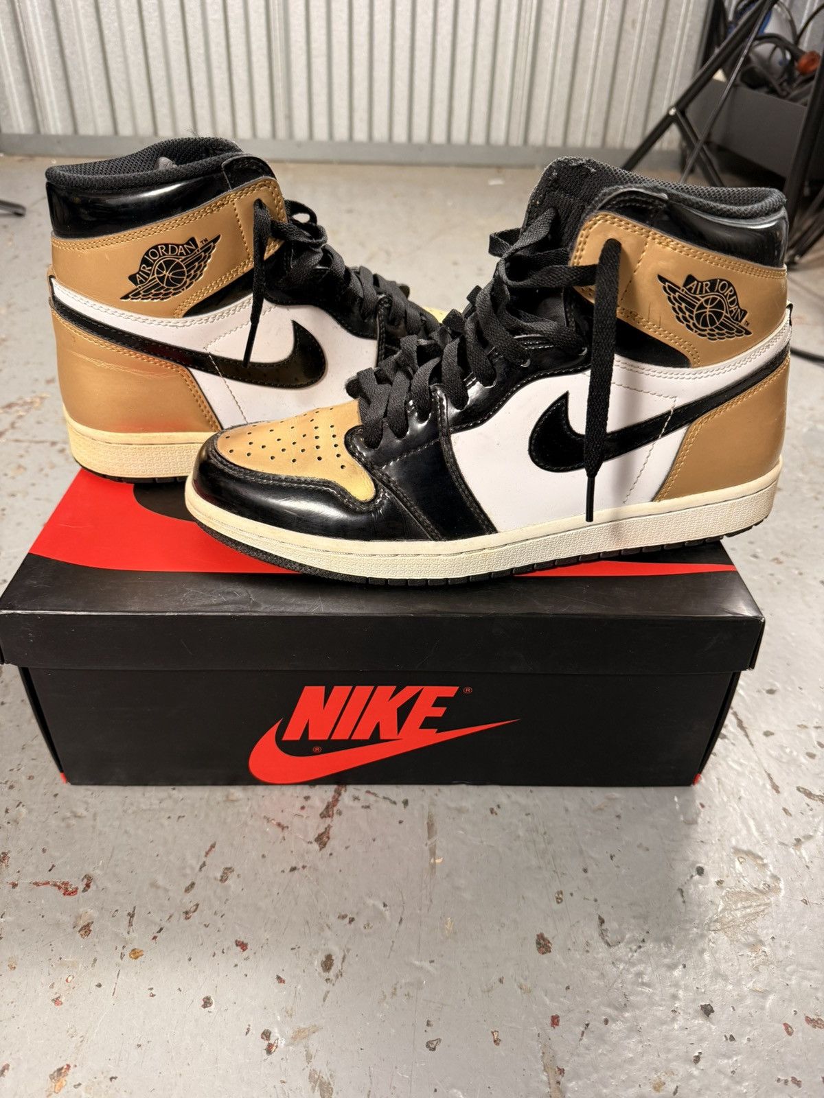 Jordan Brand Used Jordan 1 Gold Toes Size US 9 / EU 42 - 1 Thumbnail