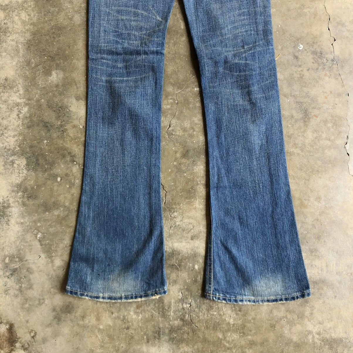 Japanese Brand 🇯🇵 2000s SLY Japan Ripped Bootcut Denim Jeans Pants Blue Wash Size US 26 / EU 42 - 11 Thumbnail