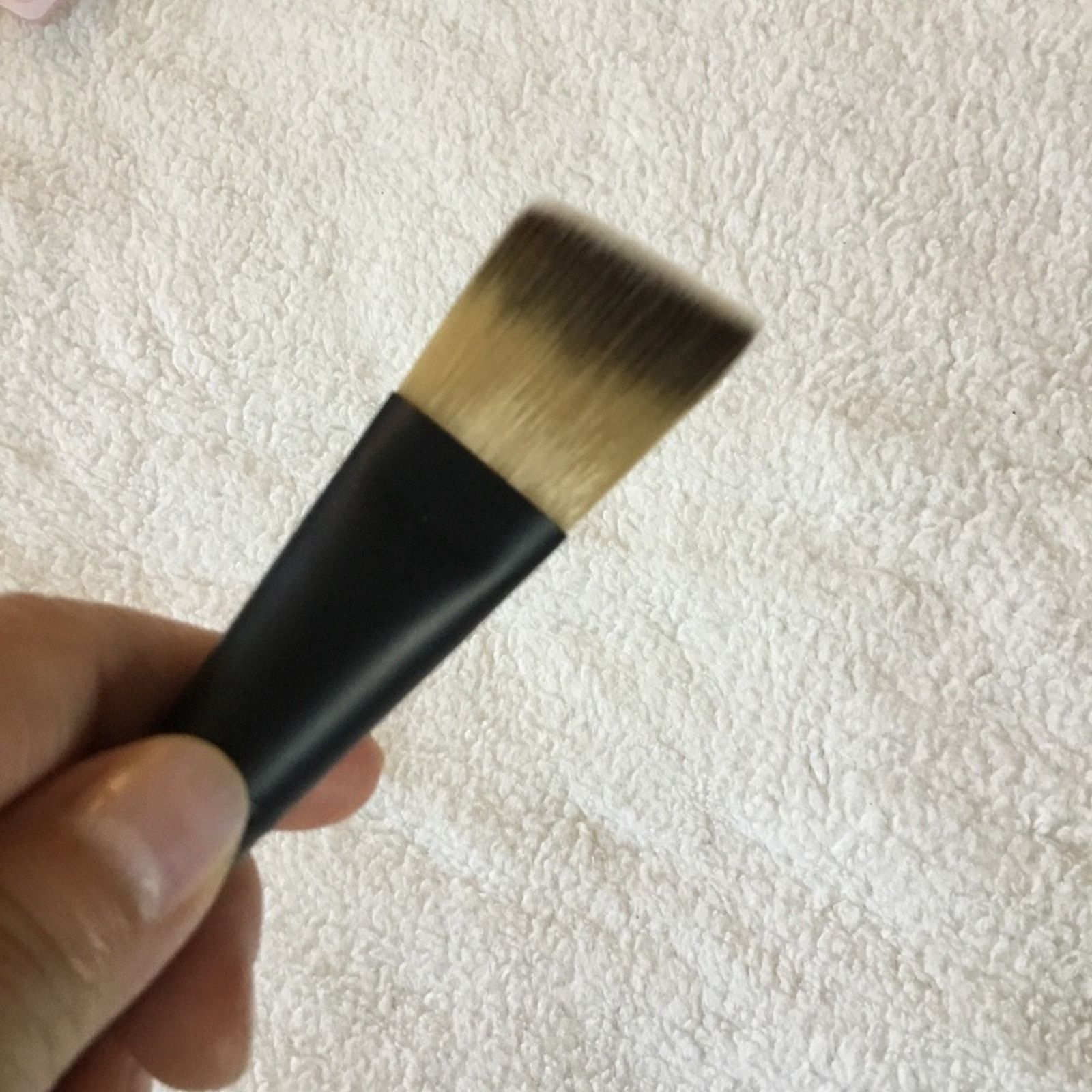 Other Le Métier de Beauté Flat Angled Foundation Brush Size ONE SIZE - 11 Thumbnail