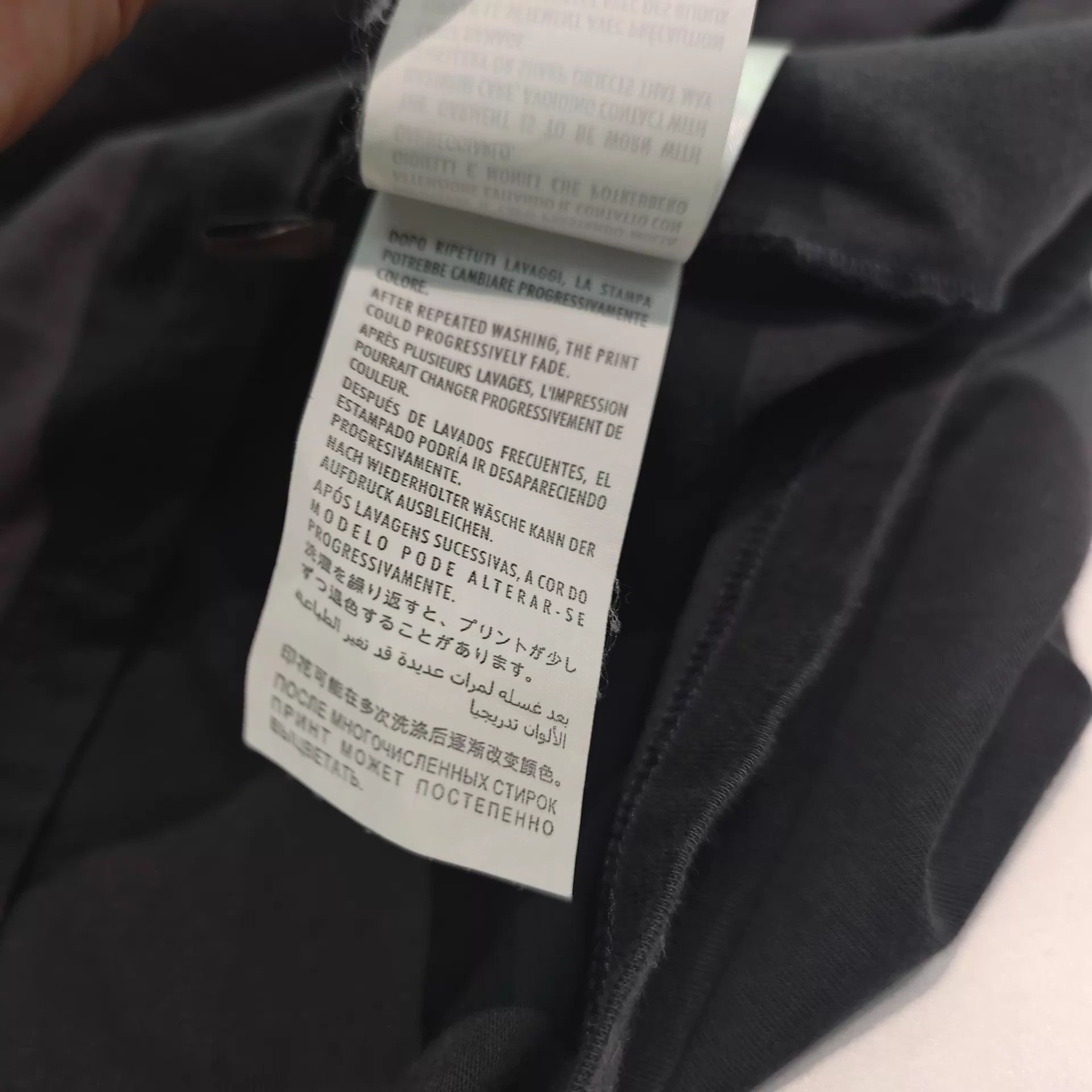 Gucci Gucci Strawberry Embroidery Black & Gray SS Tee XS Size XS / US 0-2 / IT 36-38 - 7 Thumbnail