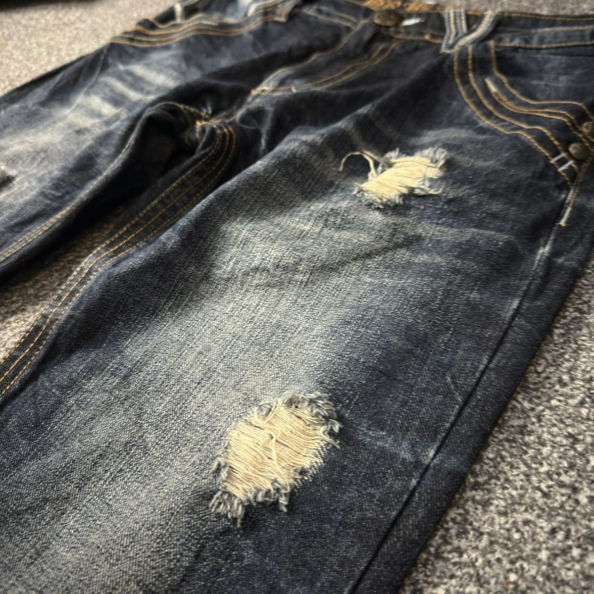 Le Grande Bleu (L.G.B.) 🇯🇵 Flared Affliction Distressed Whisker Embroidered Wings Size US 32 / EU 48 - 6 Thumbnail