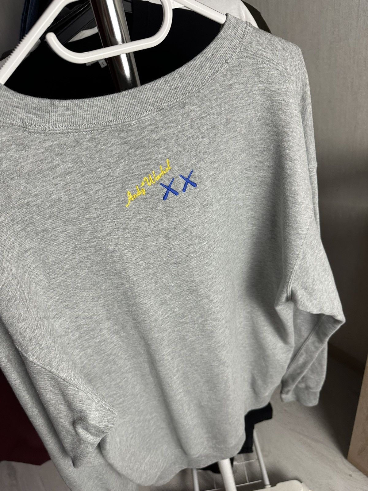 Andy Warhol × Kaws × Uniqlo Uniqlo x Kaws x Warhol Grey/Blue Sweatshirt M Size US M / EU 48-50 / 2 - 4 Thumbnail