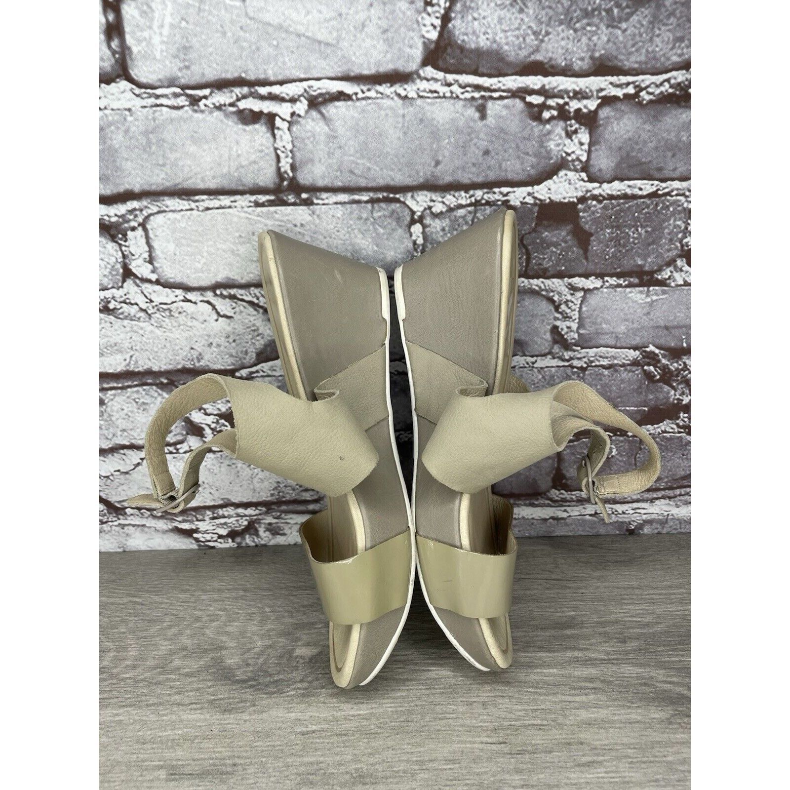 TSUBO TSUBO Taupe Soft Leather Patent Open Toe Strap Wedge Sandals Size US 8.5 / IT 38.5 - 20 Thumbnail