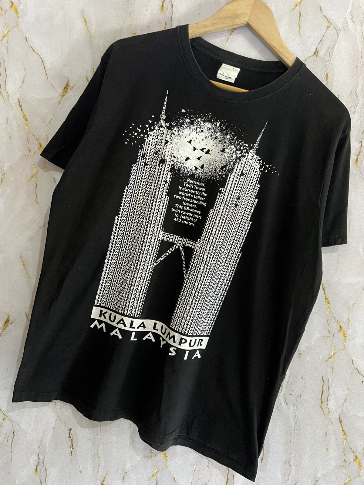Vintage VINTAGE KLCC LOGO TSHIRT Size US L / EU 52-54 / 3 - 5 Thumbnail