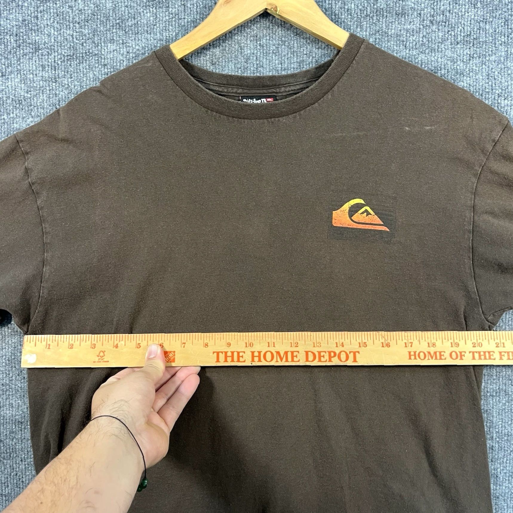Quiksilver VINTAGE Quiksilver T-Shirt Brown 90s Surf Skate Logo Cotton Men L Short Sleeve Crew Neck Grunge Center Size US L / EU 52-54 / 3 - 6 Thumbnail