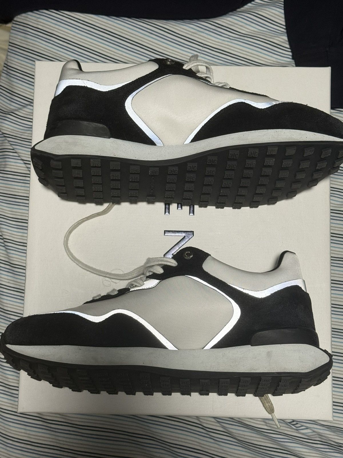 Givenchy Givenchy Black and White Runner Low Size US 9 / EU 42 - 3 Thumbnail