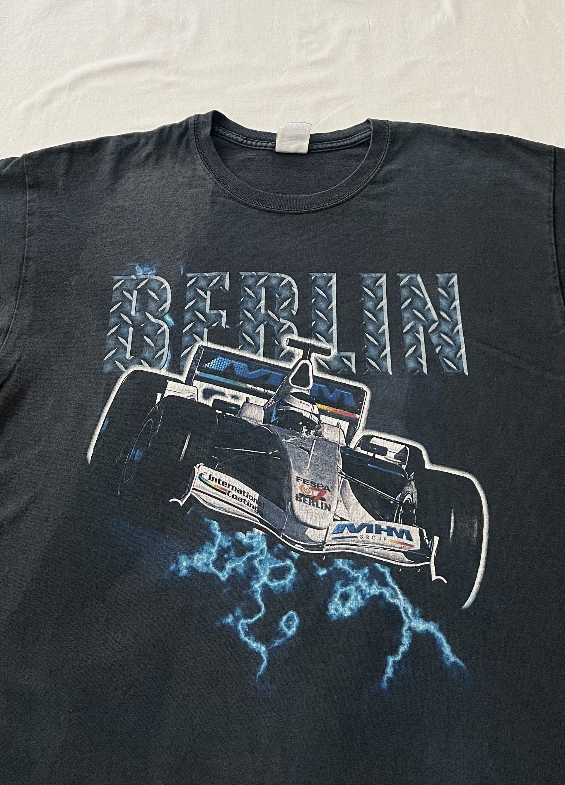 Formula 1 Vintage 2000s Formula One F1 Berlin Faded Black Tee Size US L / EU 52-54 / 3 - 4 Thumbnail
