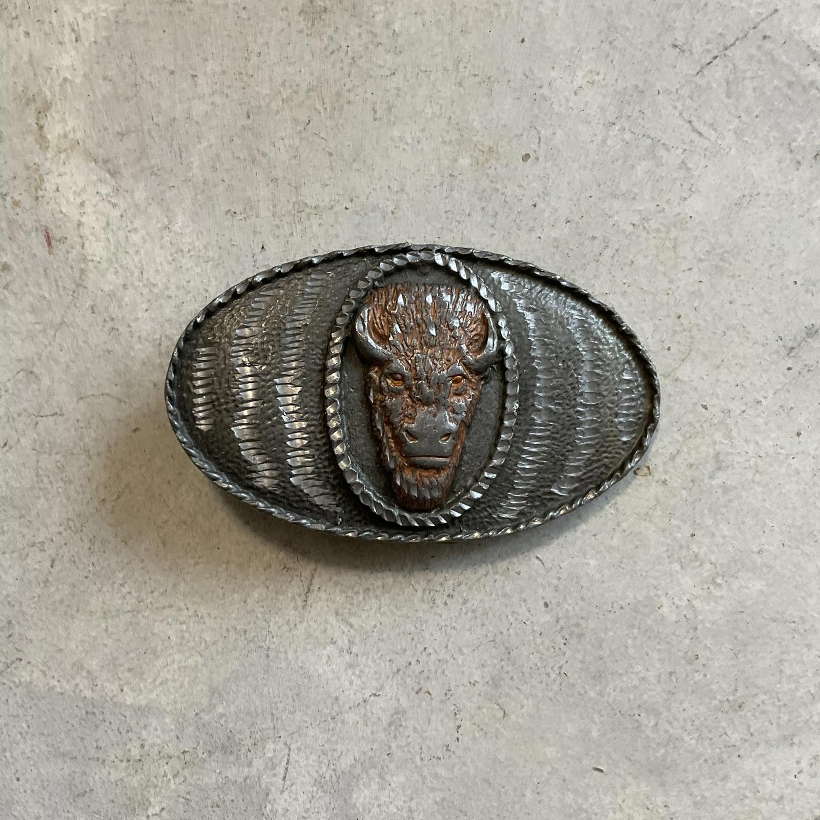 Vintage vintage 80's bison belt buckle western spec cast silver oval Size ONE SIZE - 1 Thumbnail