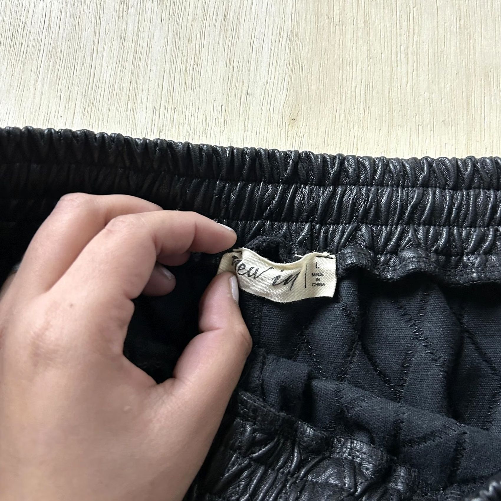 J.Crew J.Crew Womens Large Black Quilted Faux Leather Sweat Shorts Drawstring Pockets Lounge Casual - Mens/Womens? Size 36" / US 14 / IT 50 - 3 Thumbnail