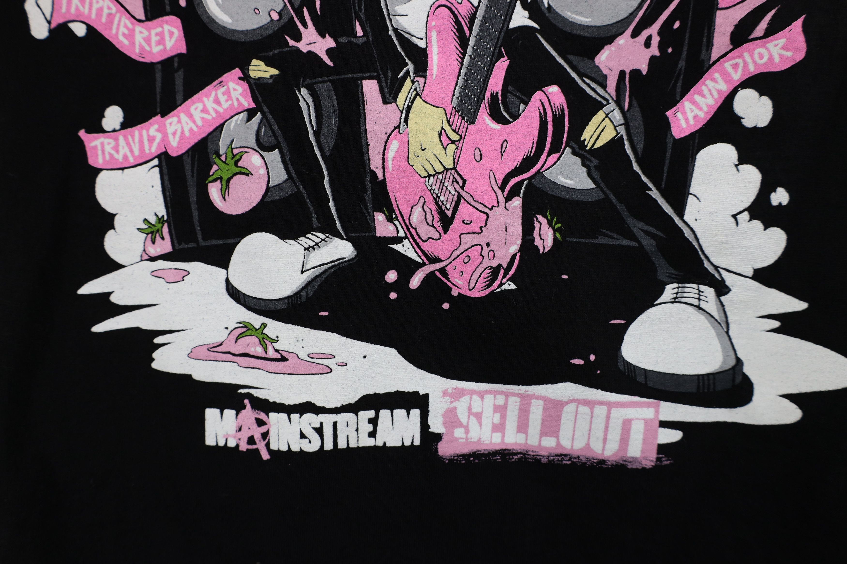 Vintage Machine Gun Kelly Spell Out Mainstream Sellout Tour T-Shirt Size US S / EU 44-46 / 1 - 7 Thumbnail
