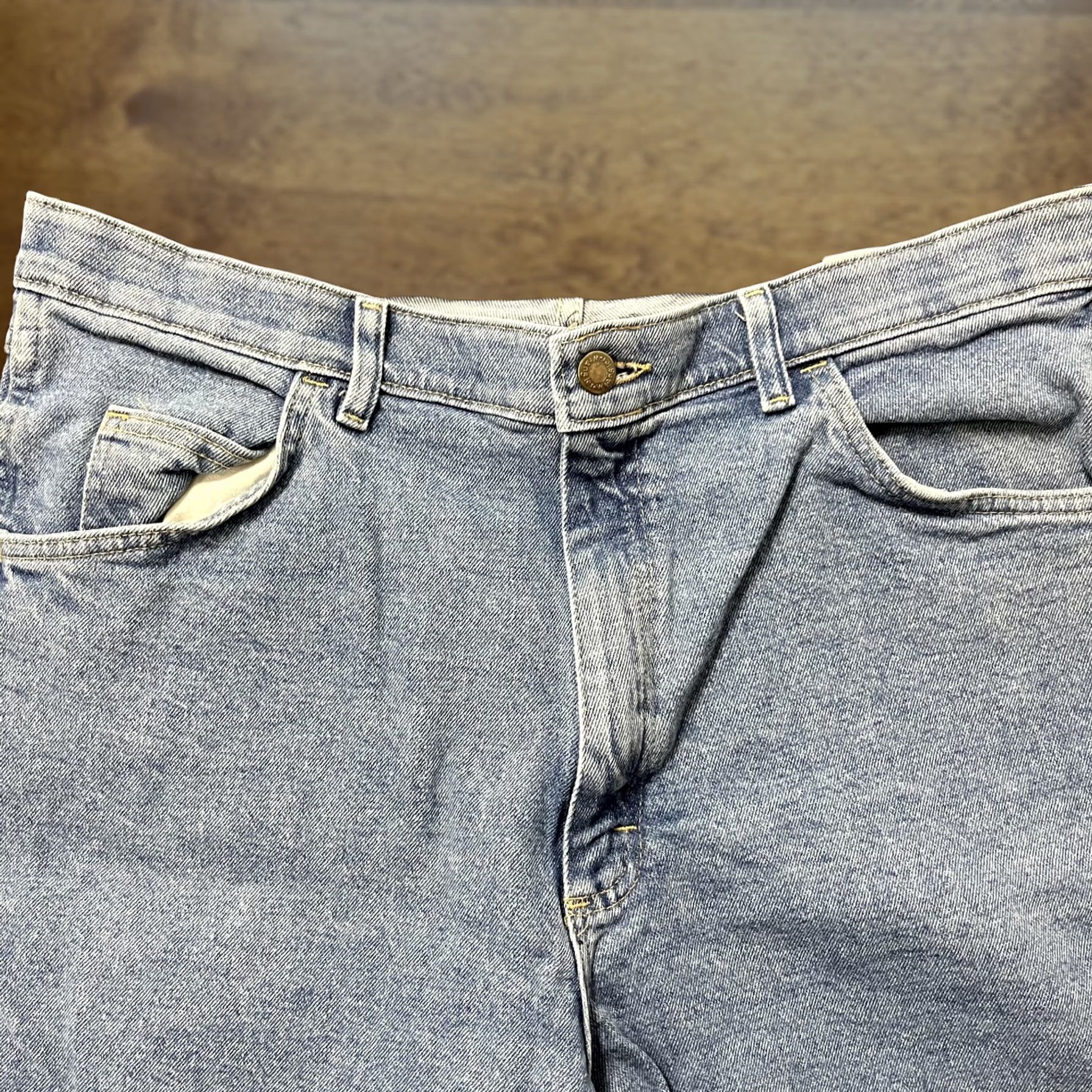 Wrangler Wrangler Denim Shorts Mens 36 Light Wash Relaxed Fit Bermuda Casual Stretch Denim Shorts Bermuda Light Wash Men 36 Wrangler Stretch Casual Mens Cars? Size US 36 / EU 52 - 1 Thumbnail