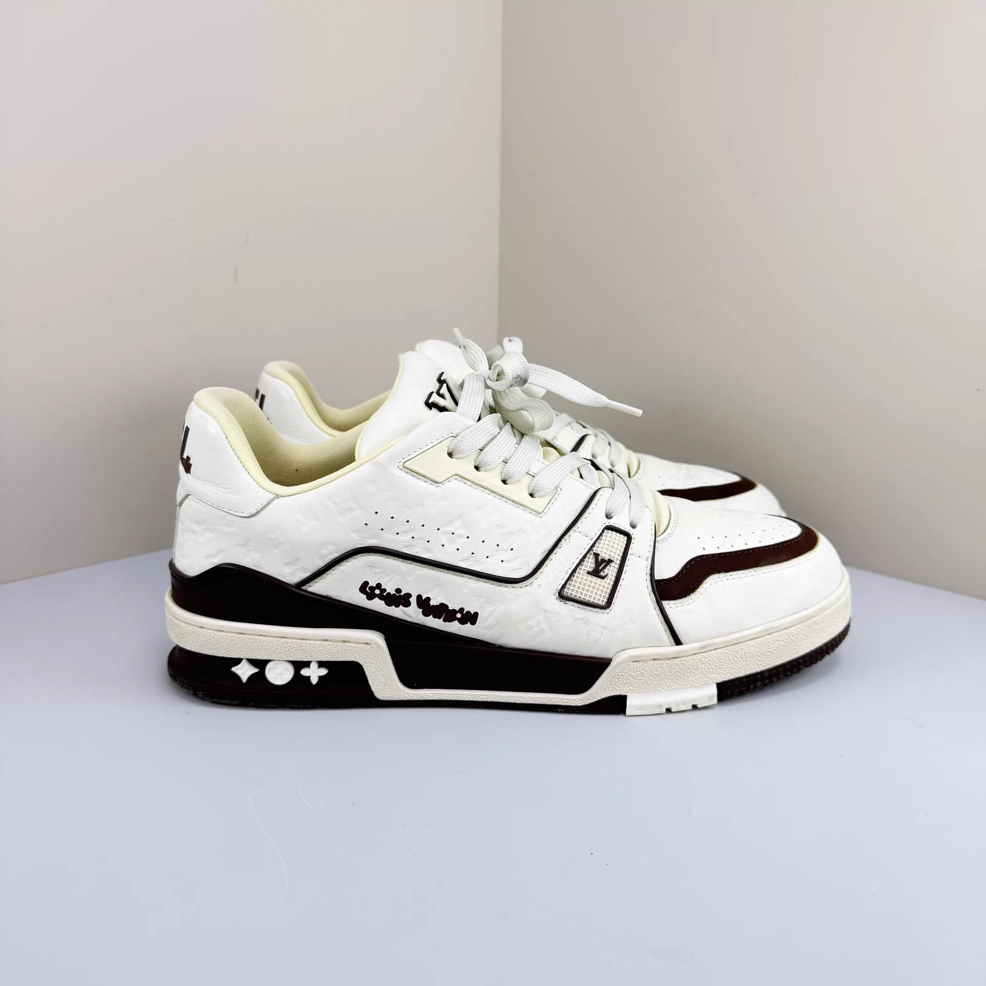 Louis Vuitton LV Tyler Embossed Monogram Trianer Sneaker 8 98New Size US 9 / EU 42 - 4 Thumbnail