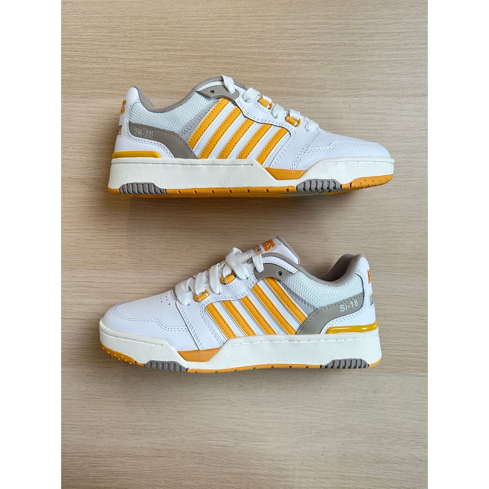 K-Swiss K-SWISS Si-18 International White Sneaker Size 8M - NEW Size US 7.5 / EU 40-41 - 3 Thumbnail