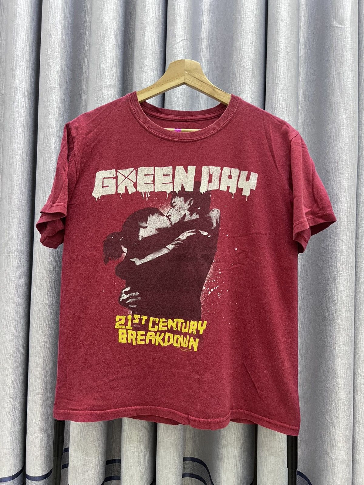 Band Tees Y2K Thrashed Faded Green Day 21 Century Breakdown Album Tee Size US M / EU 48-50 / 2 - 1 Thumbnail