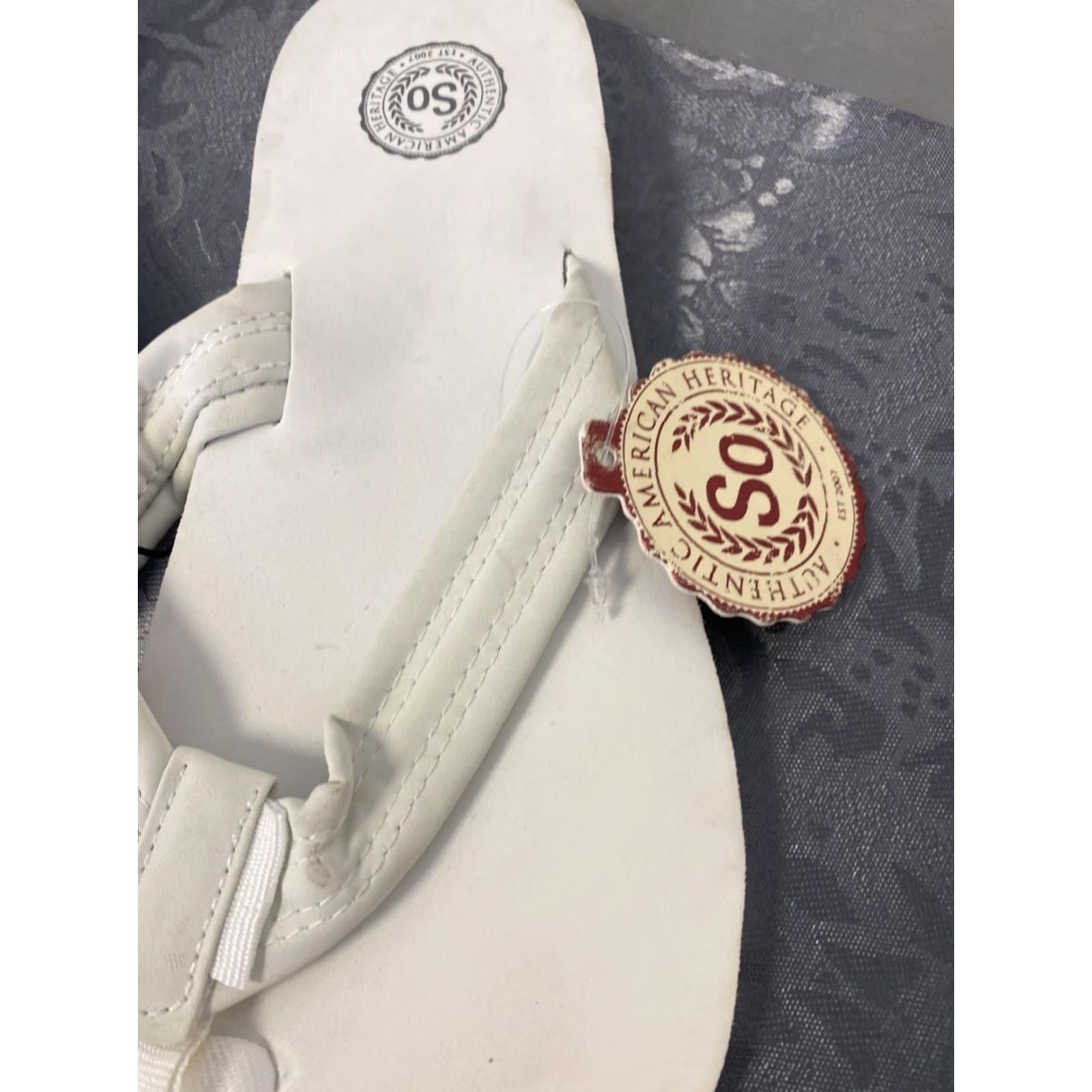Vintage VINTAGE So Women's Flip Flop Sandals Casual Summer Size 7-8 White Outdoor Cushioned Size US 7 / IT 37 - 2 Thumbnail