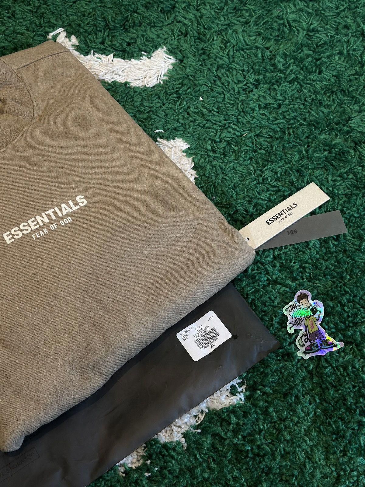 Fear of God Fear of God Essentials Relaxed Crewneck Oak Size XL Size US XL / EU 56 / 4 - 6 Thumbnail