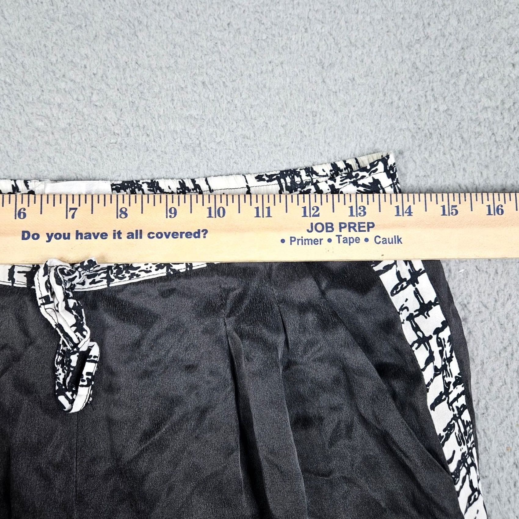 Vintage Shades Jogger Pants Women's Black Silk Size M Tight Tapered Casual Modern Style Regular Rise Mid 8.5-10.5 in Mens Womens Girls Boys Size 32" / US 10 / IT 46 - 3 Thumbnail
