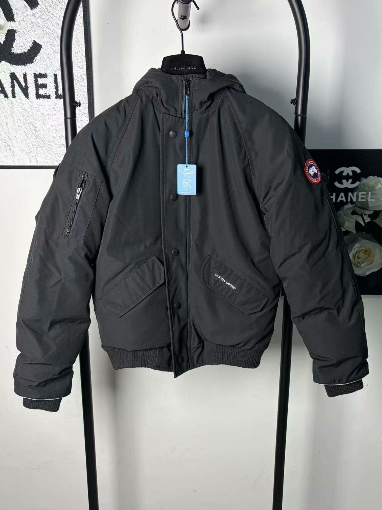 Canada Goose Canada Goose Retro Down White Heavy Coat m Men Size US M / EU 48-50 / 2 - 1 Thumbnail