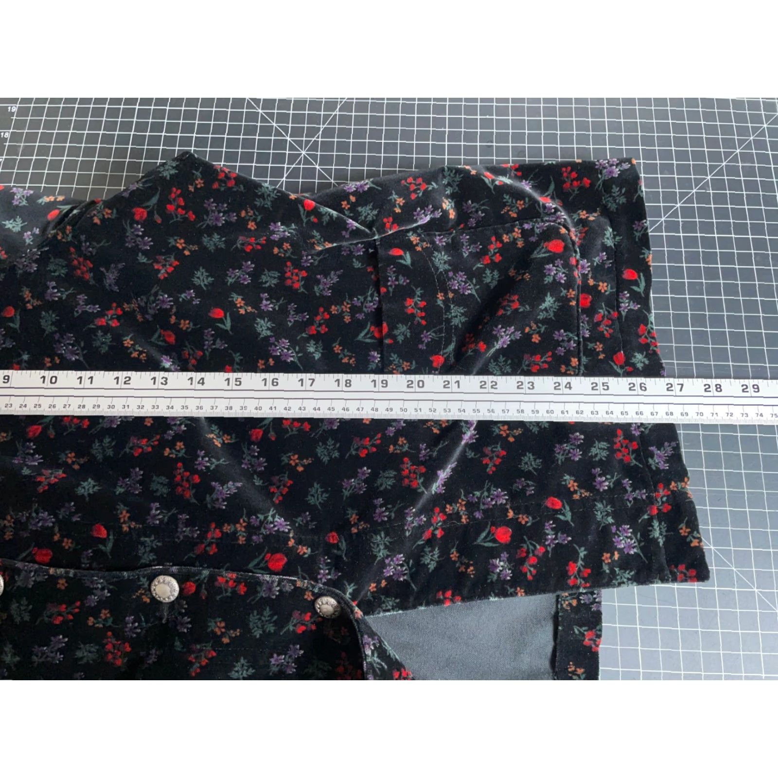 Orvis VINTAGE Orvis Velour Jacket Women's XL Black Floral Pattern USA Made Flowers Size XL / US 12-14 / IT 48-50 - 7 Thumbnail