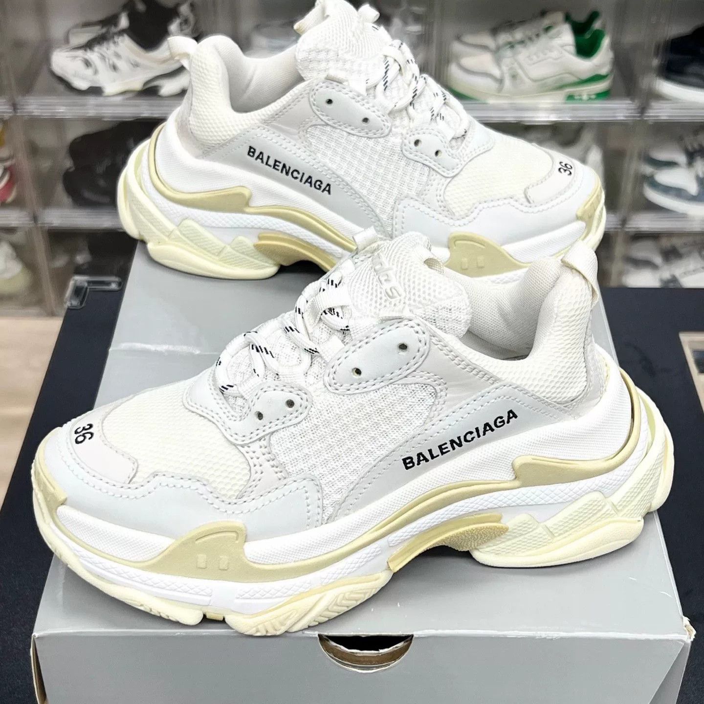 Balenciaga Balenciaga White Designer Casual Size US S / EU 44-46 / 1 - 1 Thumbnail