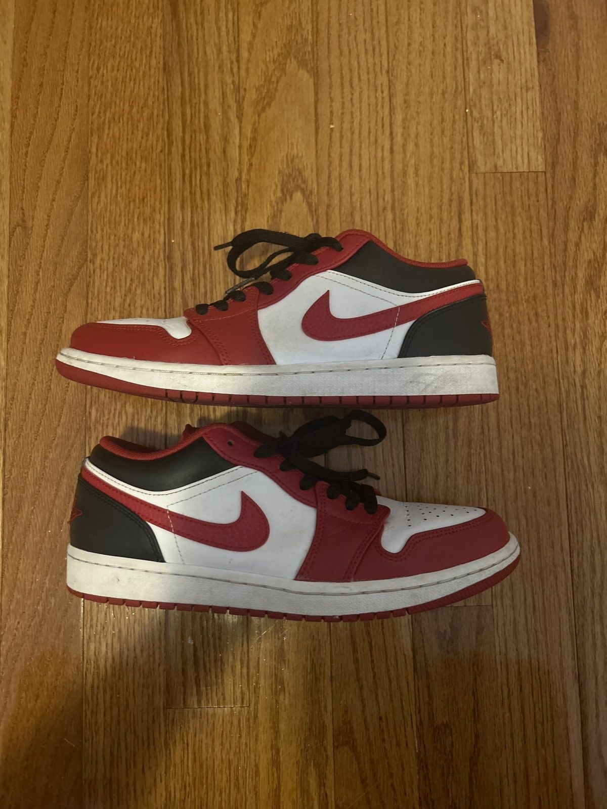 Jordan Brand Aj1 Low Reverse Black Toe Size US 8.5 / EU 41-42 - 2 Thumbnail