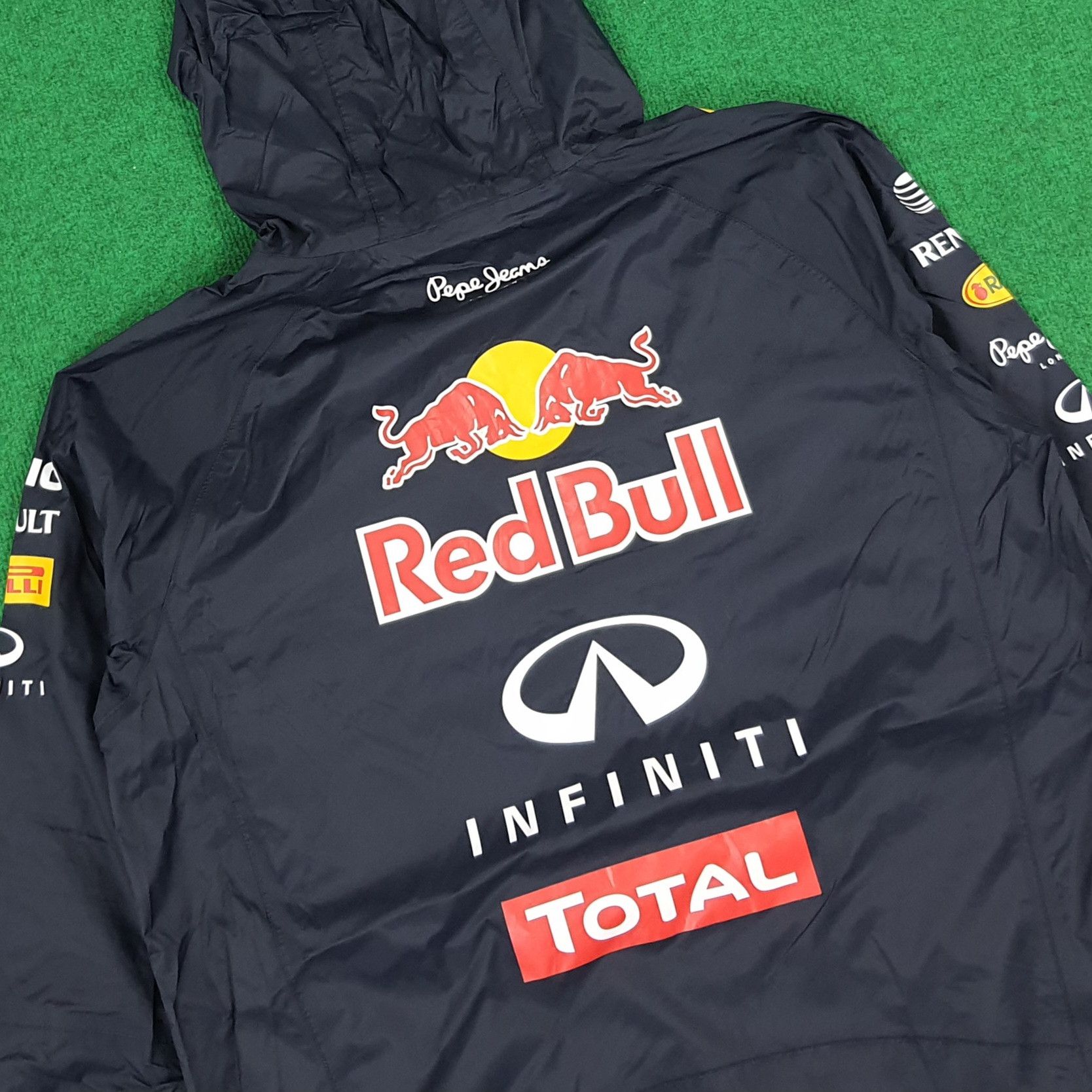 Pepe Jeans × Red Bull × Vintage Vintage Pepe Jeans Red Bull Rain Coat Hoodie Jacket Size US L / EU 52-54 / 3 - 2 Thumbnail