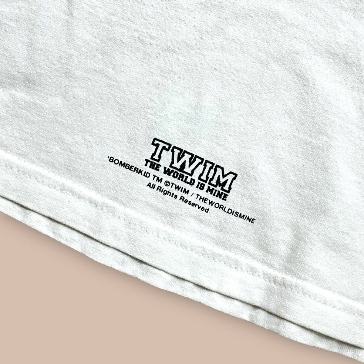 Japanese Brand VINTAGE 90s TWIM The World is Mine "MUMMY*BOMBER" TEE Size US L / EU 52-54 / 3 - 6 Thumbnail