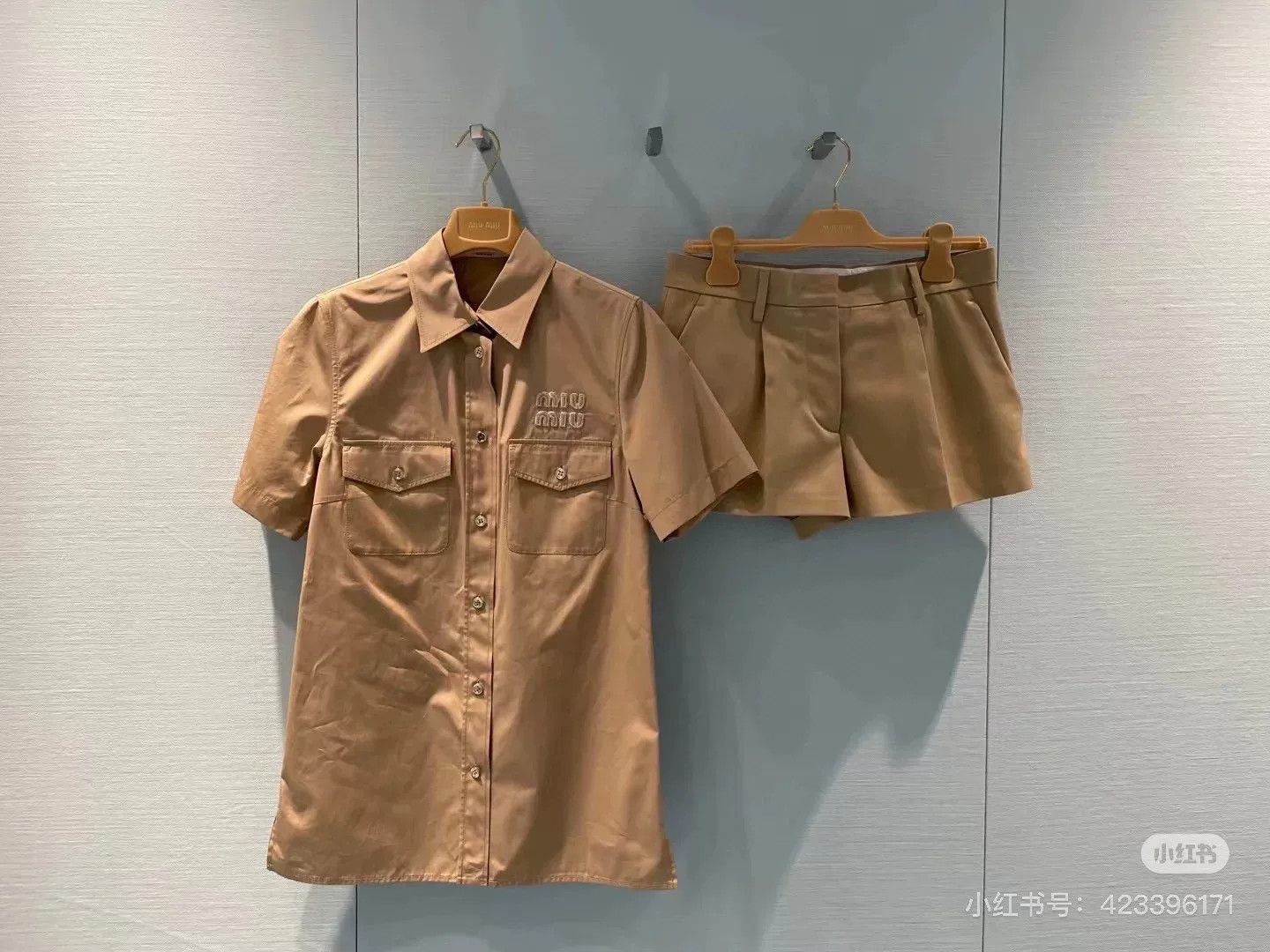 Miu Miu miumiu beige utility shirt and shorts set Size US M / EU 48-50 / 2 - 1 Preview