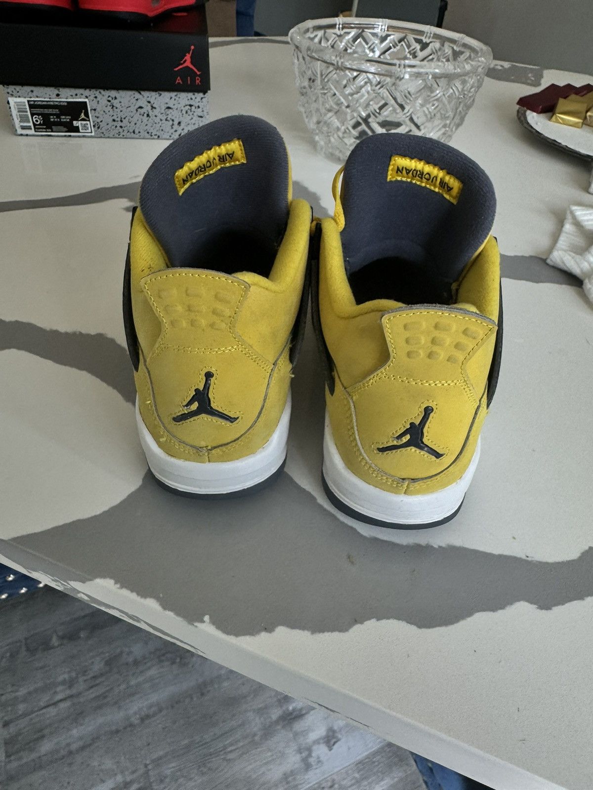 Jordan Brand Air Jordan One Lightning Size US 7 / EU 40 - 2 Thumbnail