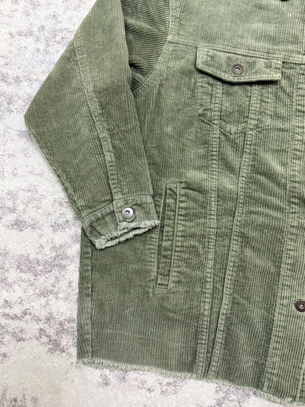 Zara Zara Oversized green corduroy button up shirt with a raw hem Size S / US 4 / IT 40 - 4 Thumbnail